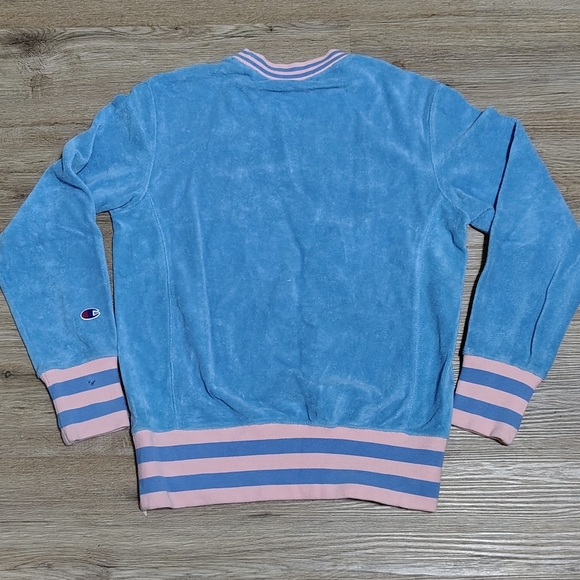 Champion - Picture 2 of 2